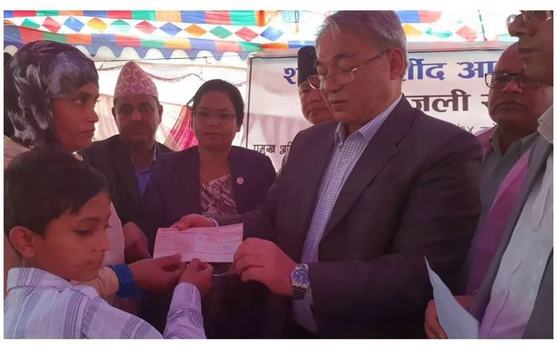खुर्सिदको परिवारलाई १० लाख दिएका गृहमन्त्री भन्छन्, हत्यारा जहाँ भए पनि छाड्दैनौं